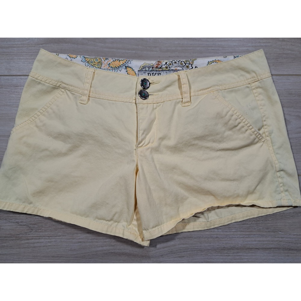 BKE Casuals Thurston Pale Yellow Cotton Shorts Womens 27‎ Low Rise Paisley Trim